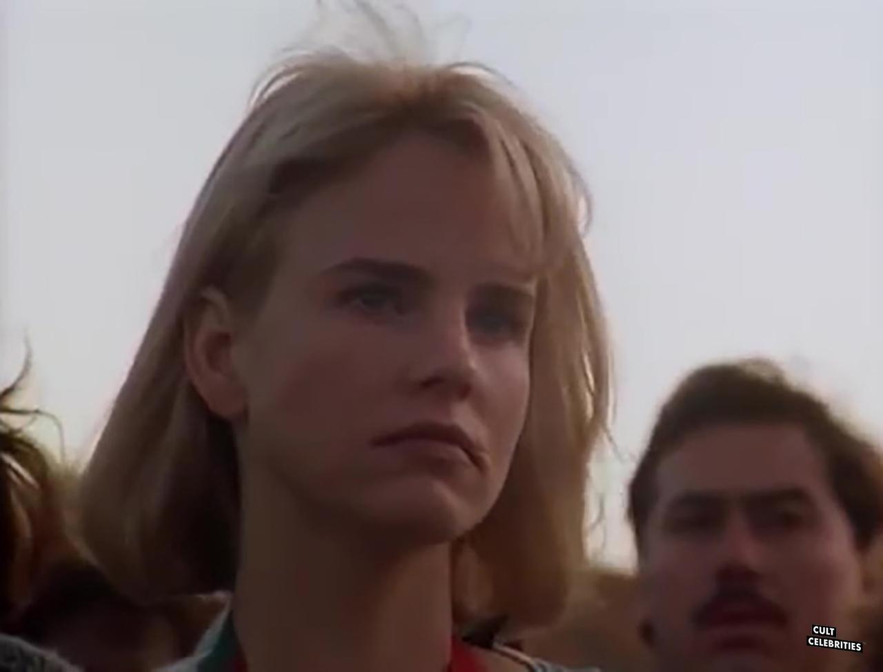 Jennifer Runyon in Carnosaur (1993)