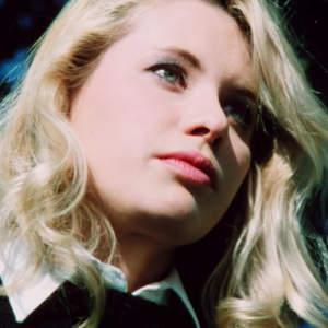 Elizabeth Kaitan – Cult Celebrities