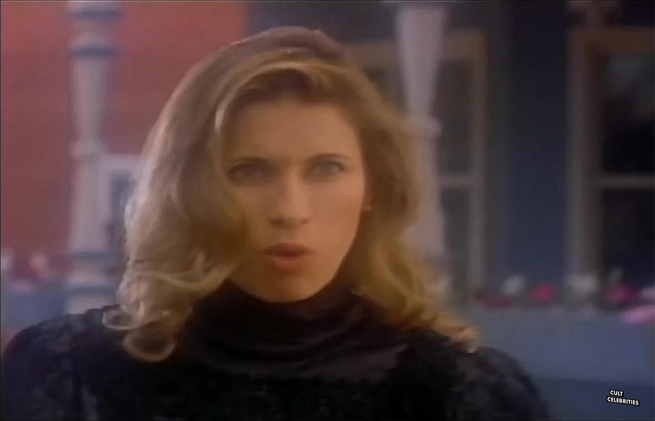Elizabeth Kaitan in Petticoat Planet (1996)