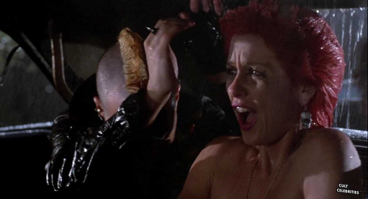 Linnea Quigley in The Return of the Living Dead (1985) .