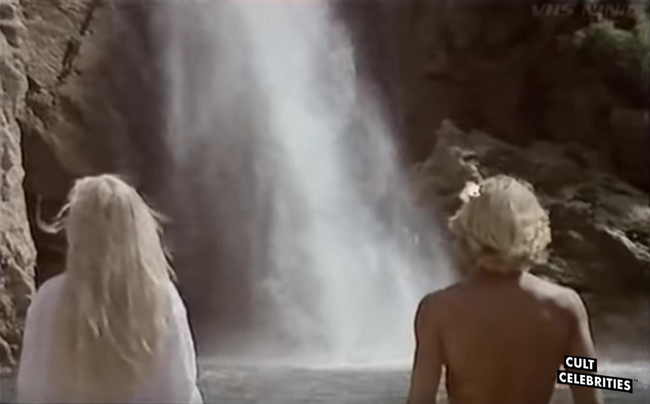 Sabrina Siani and Fabio Meyer in Blue Island (1982)