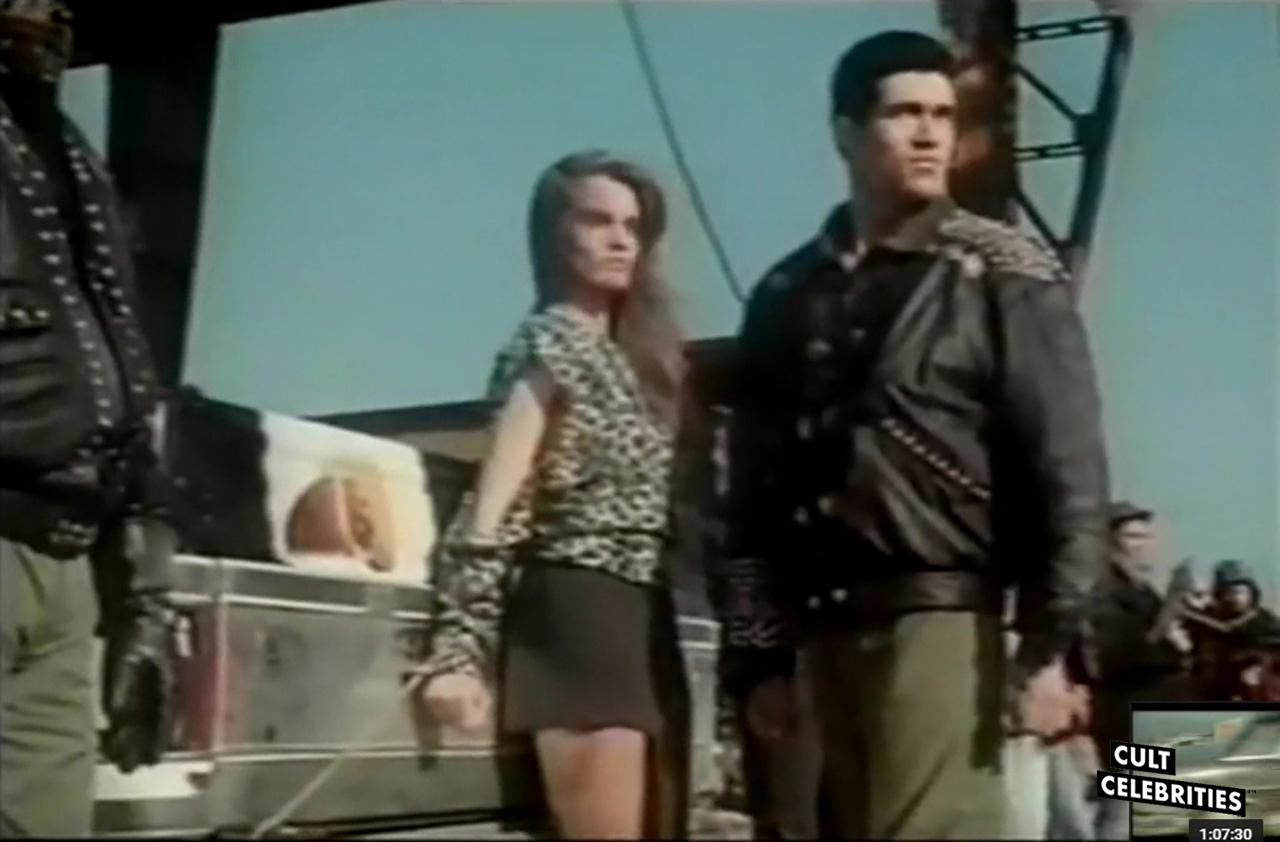 Sabrina Siani and Bruno Bilotta in Cobra Nero (1987)