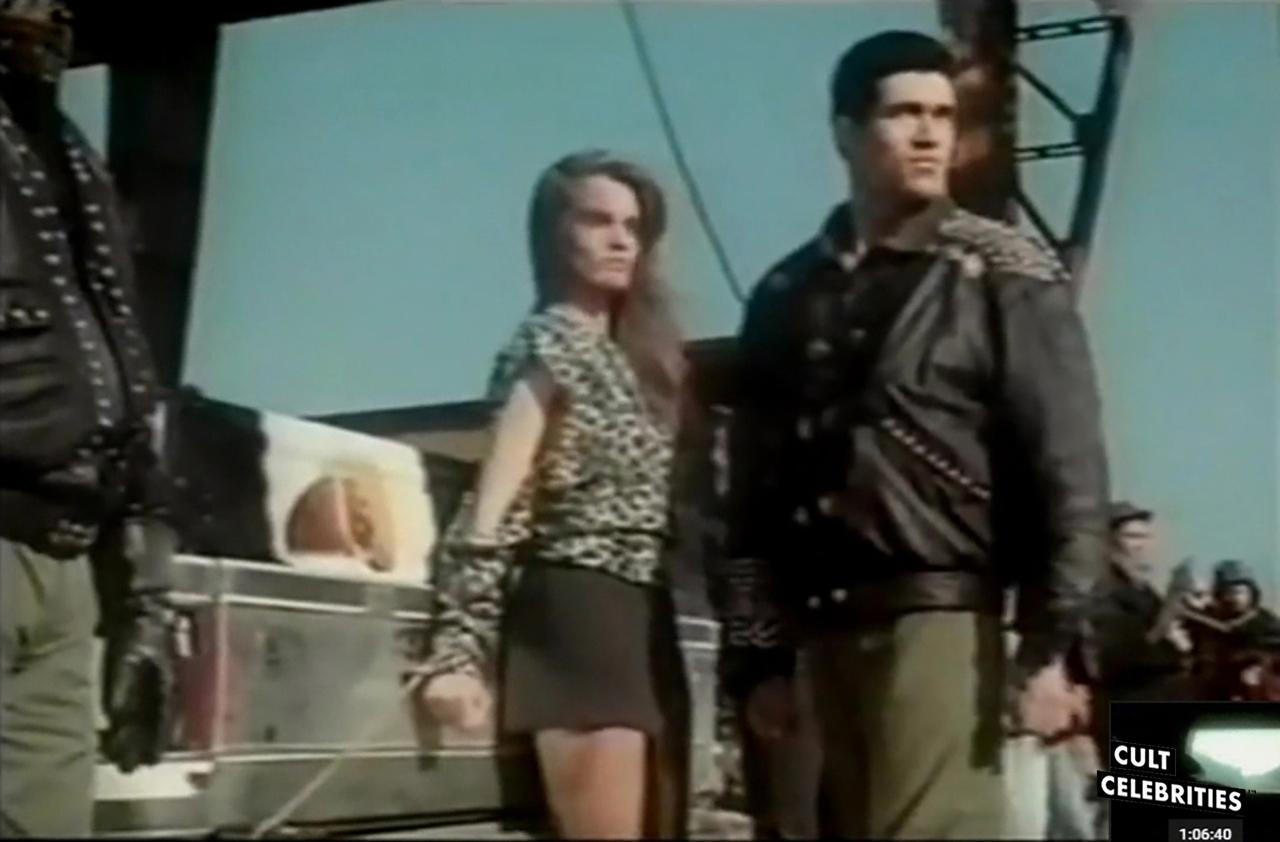 Sabrina Siani and Bruno Bilotta in Cobra Nero (1987)