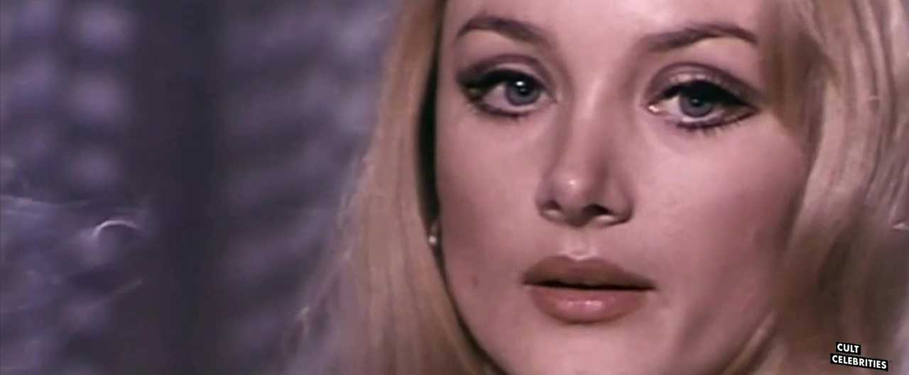 Barbara Bouchet in L'uomo Dagli Occhi Di Ghiaccio (1971)