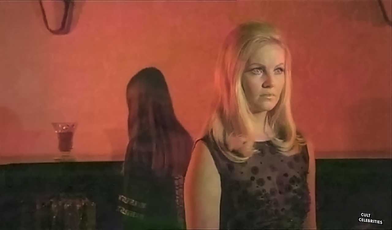 Ewa Strömberg in Vampyros Lesbos (1971) Ewa Strömberg and Soledad Miranda in Vampyros Lesbos (1971)