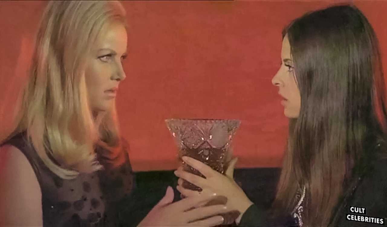 Ewa Strömberg and Soledad Miranda in Vampyros Lesbos (1971)