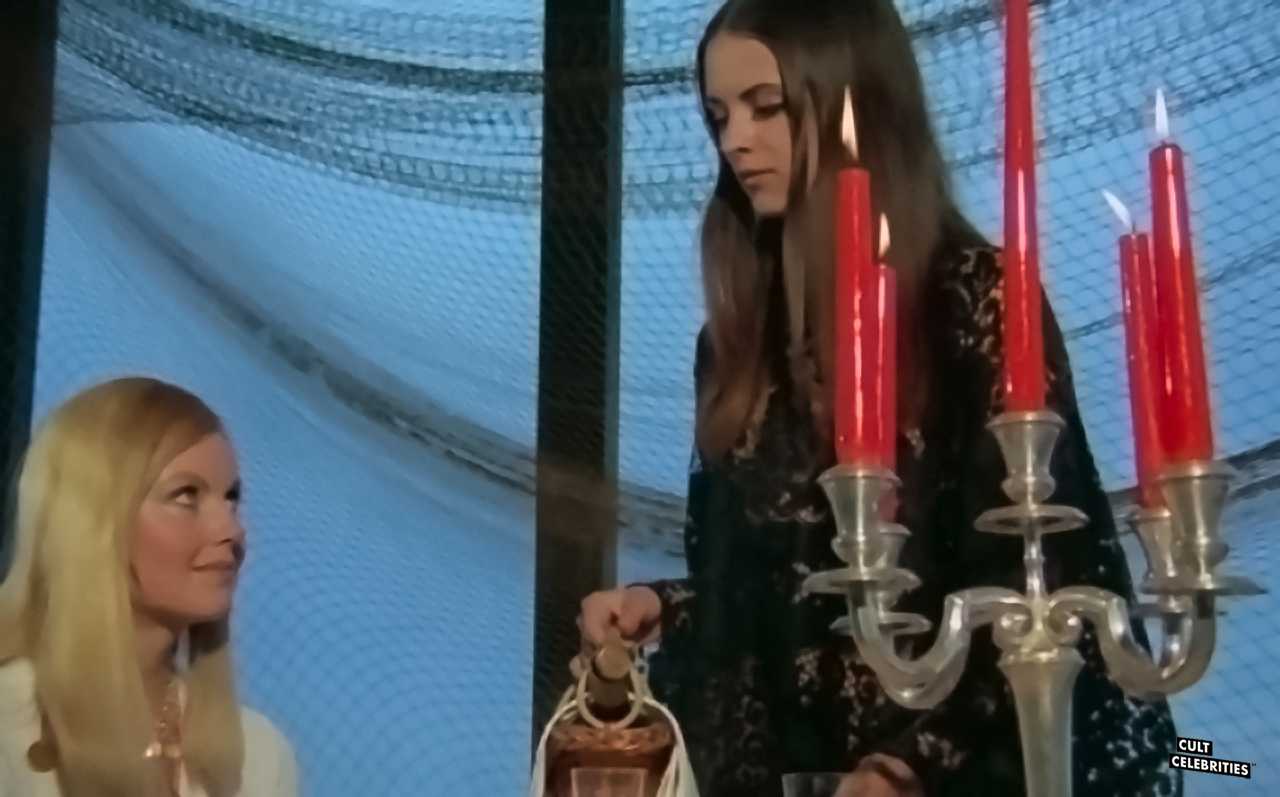 Soledad Miranda and Ewa Strömberg in Vampyros Lesbos (1971)