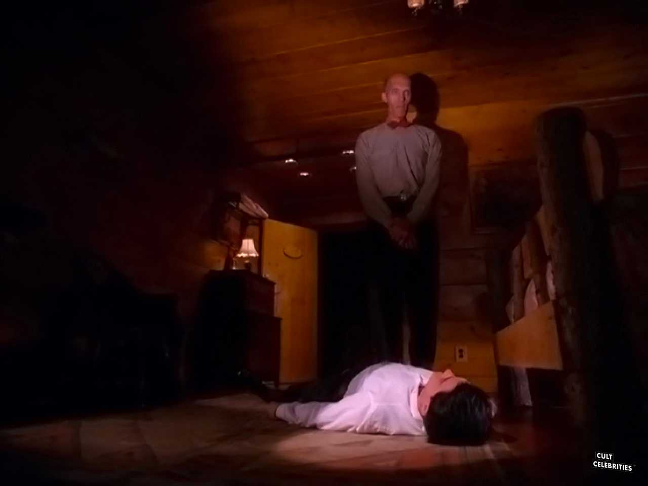 Carel Struycken in Twin Peaks S02E01