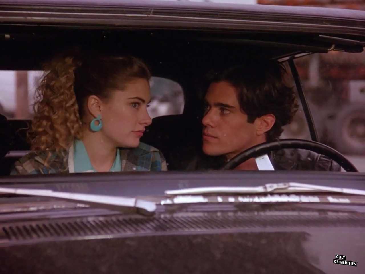 Mädchen Amick and Dana Ashbrook in Twin Peaks (1990)