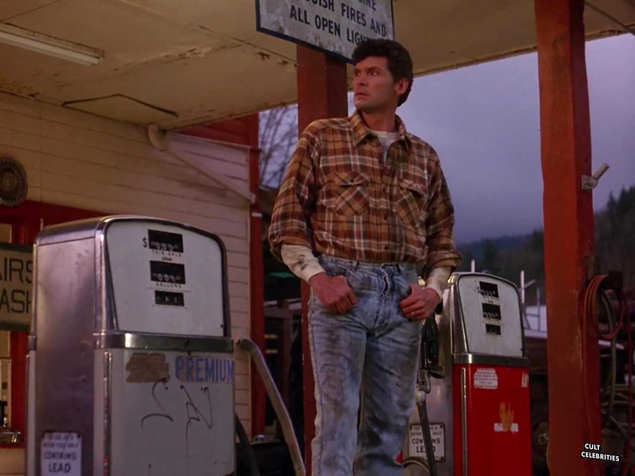 Everett McGill in Twin Peaks (1990)