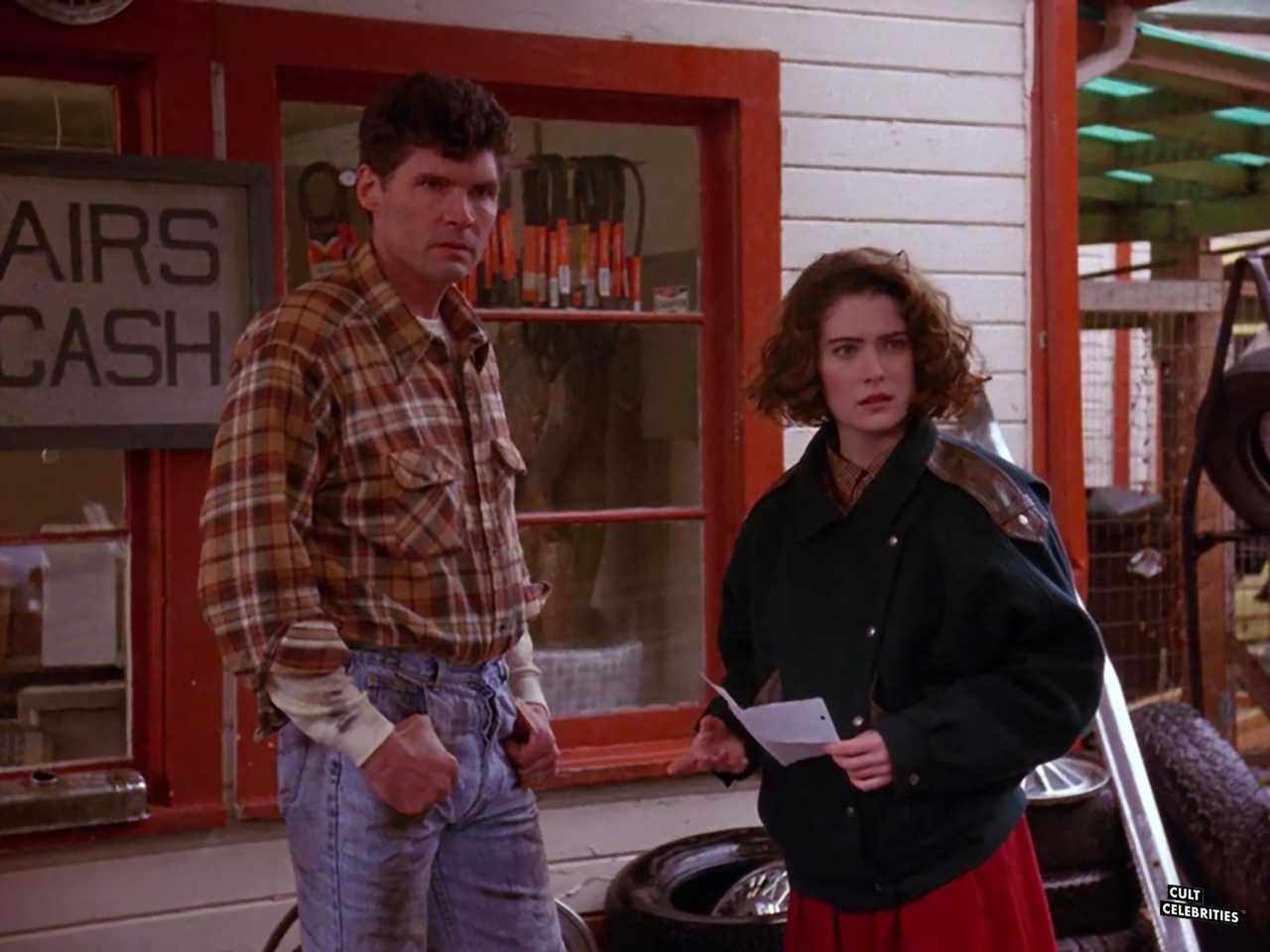 Everett McGill and Lara Flynn Boyle in Twin Peaks (1990)