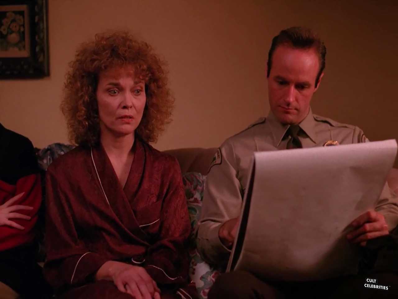 Grace Zabriskie and Harry Goaz in Twin Peaks (1990)