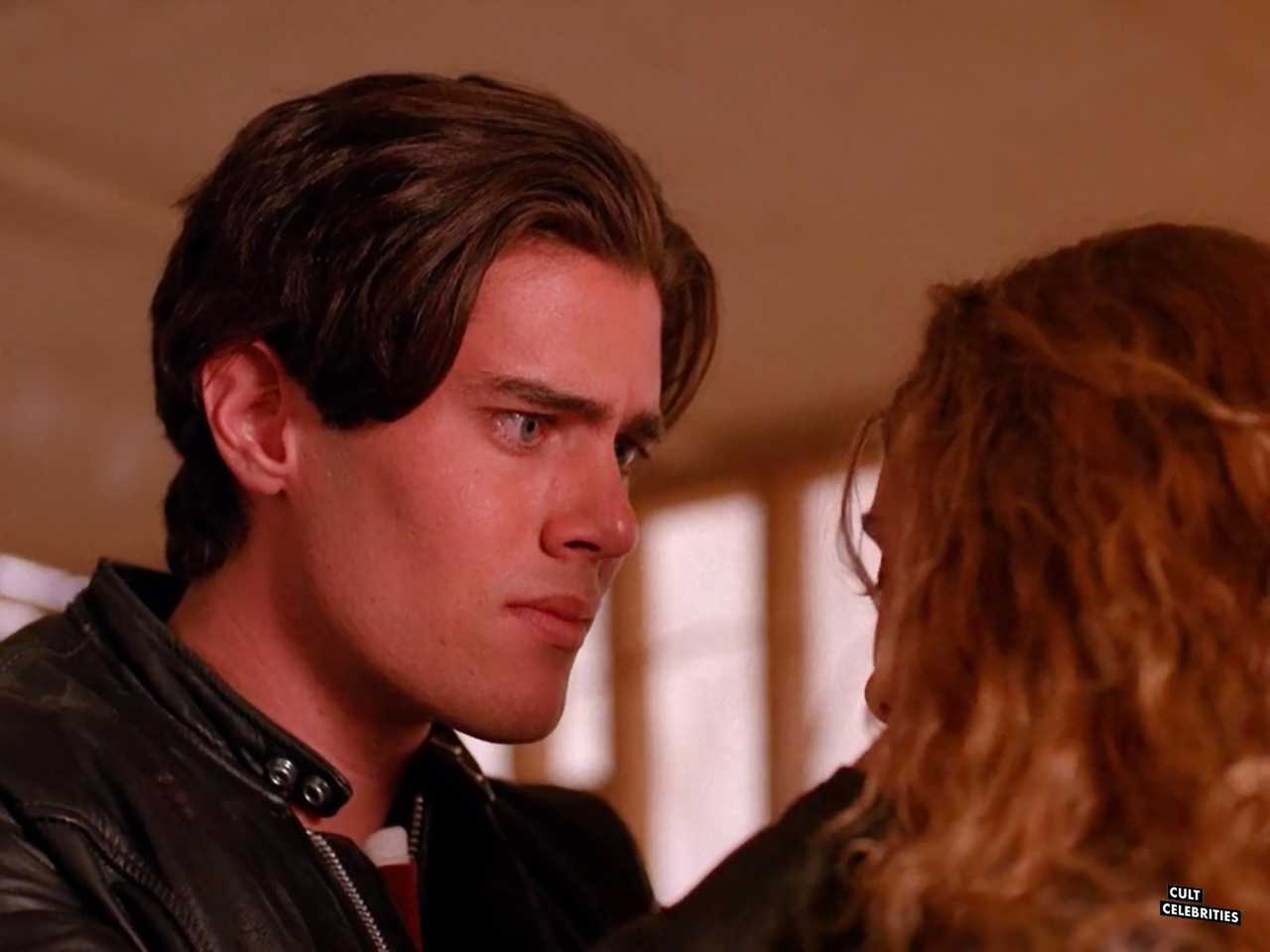 Dana Ashbrook and Mädchen Amick in Twin Peaks (1990)