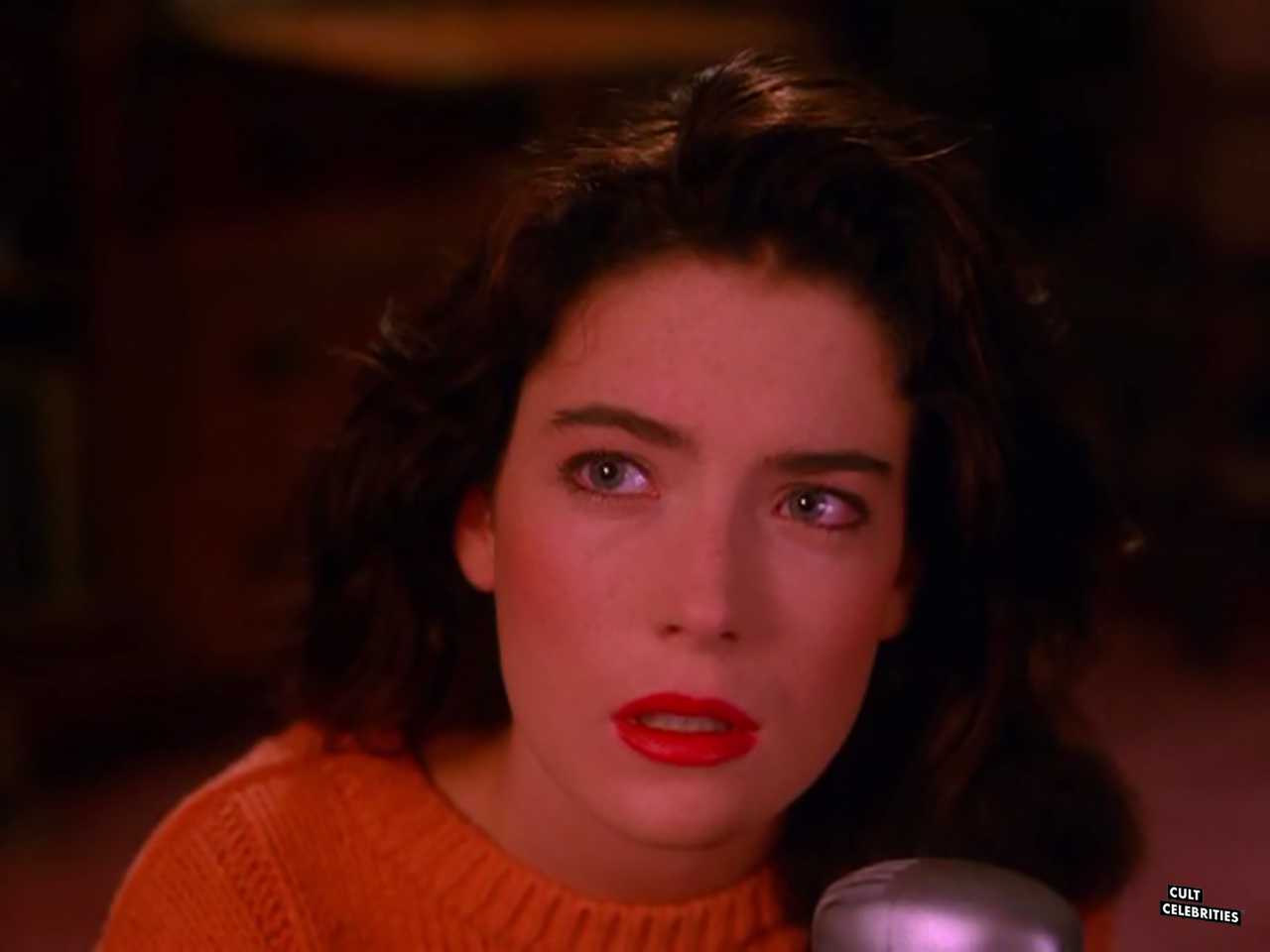 Lara Flynn Boyle in Twin Peaks (1990)