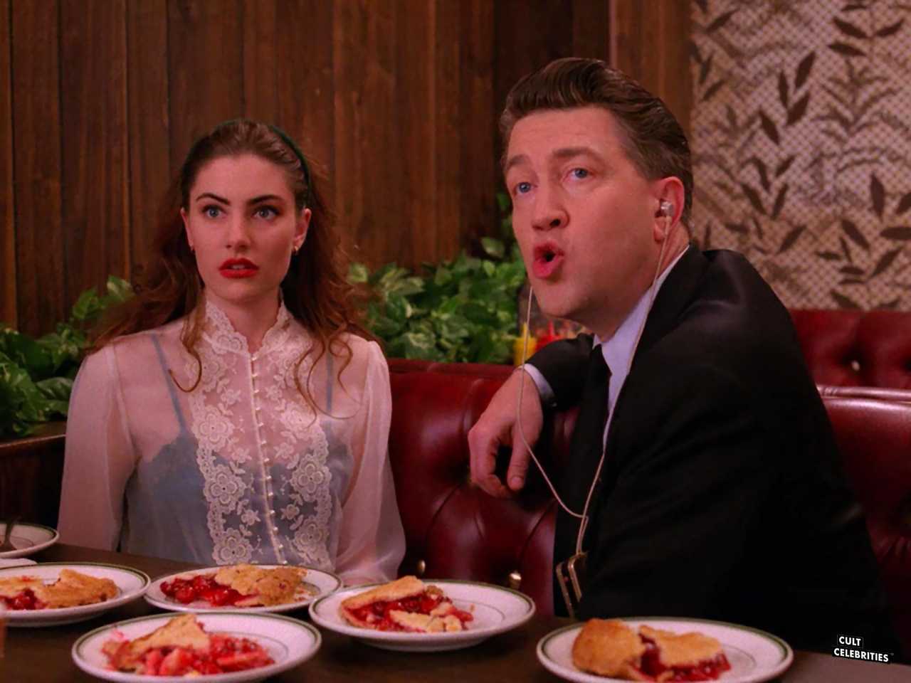 David Lynch and Mädchen Amick in Twin Peaks (1990)