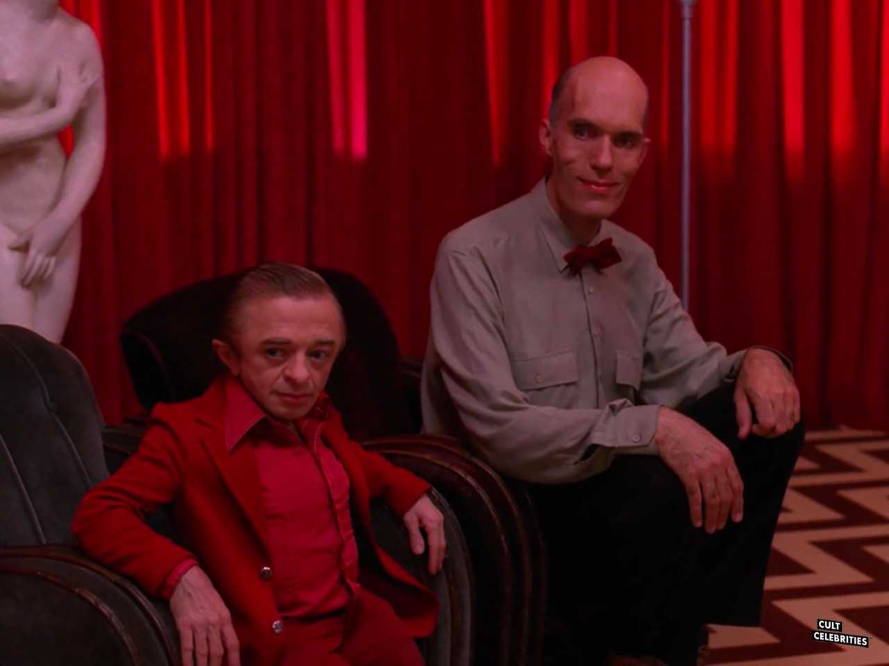 Michael J. Anderson and Carel Struycken in Twin Peaks (1990)