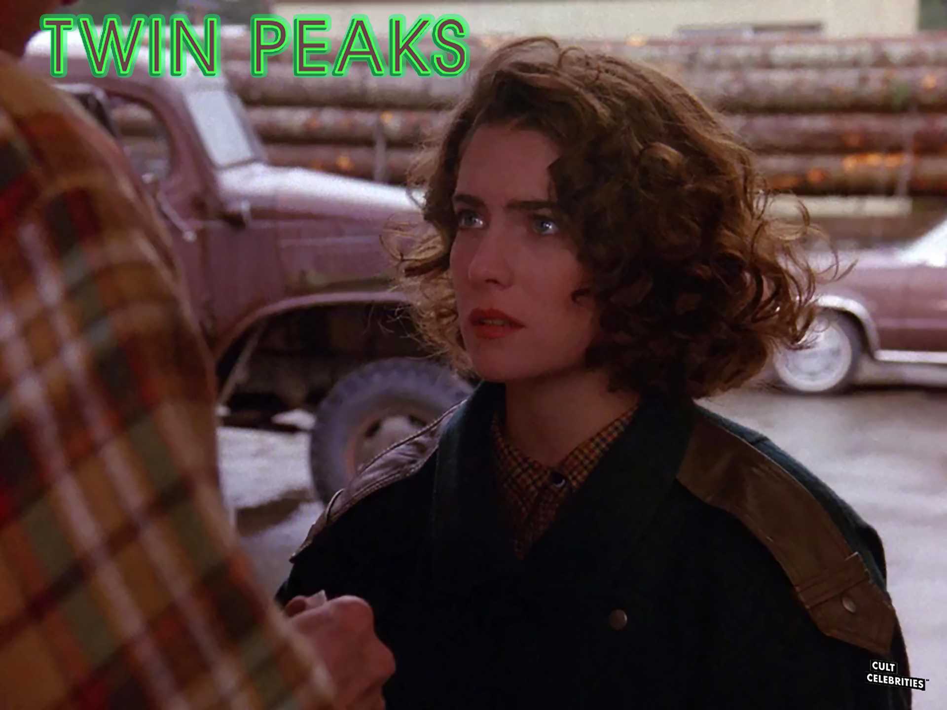 Lara Flynn Boyle in Twin Peaks (1990)