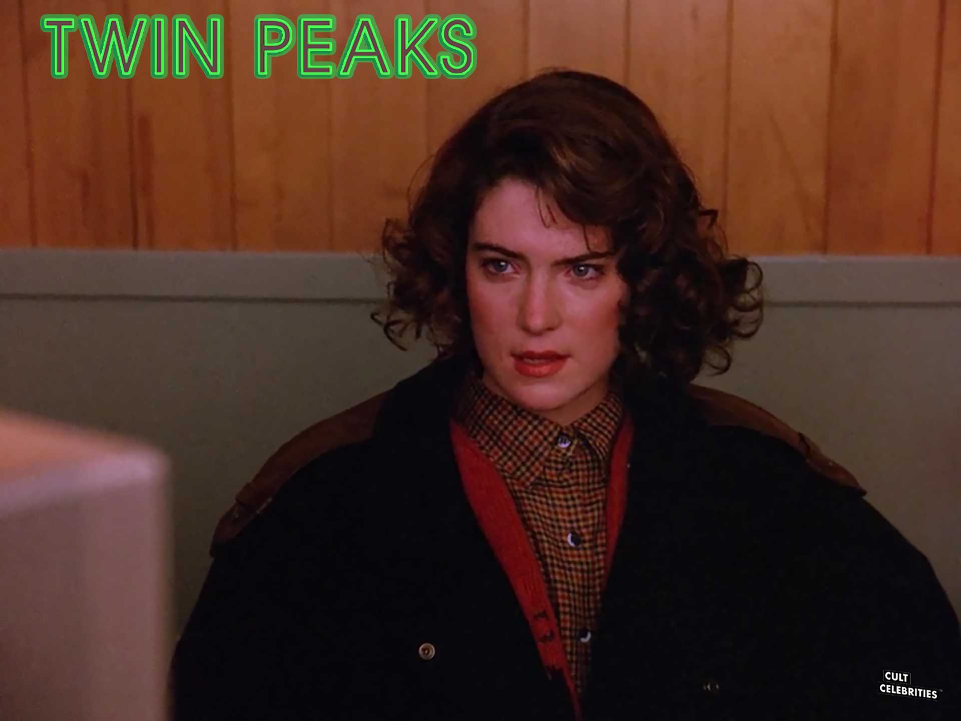 Lara Flynn Boyle in Twin Peaks (1990)