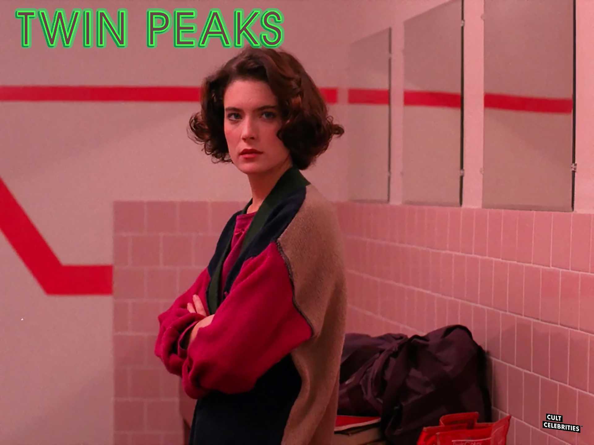 Lara Flynn Boyle in Twin Peaks (1990)