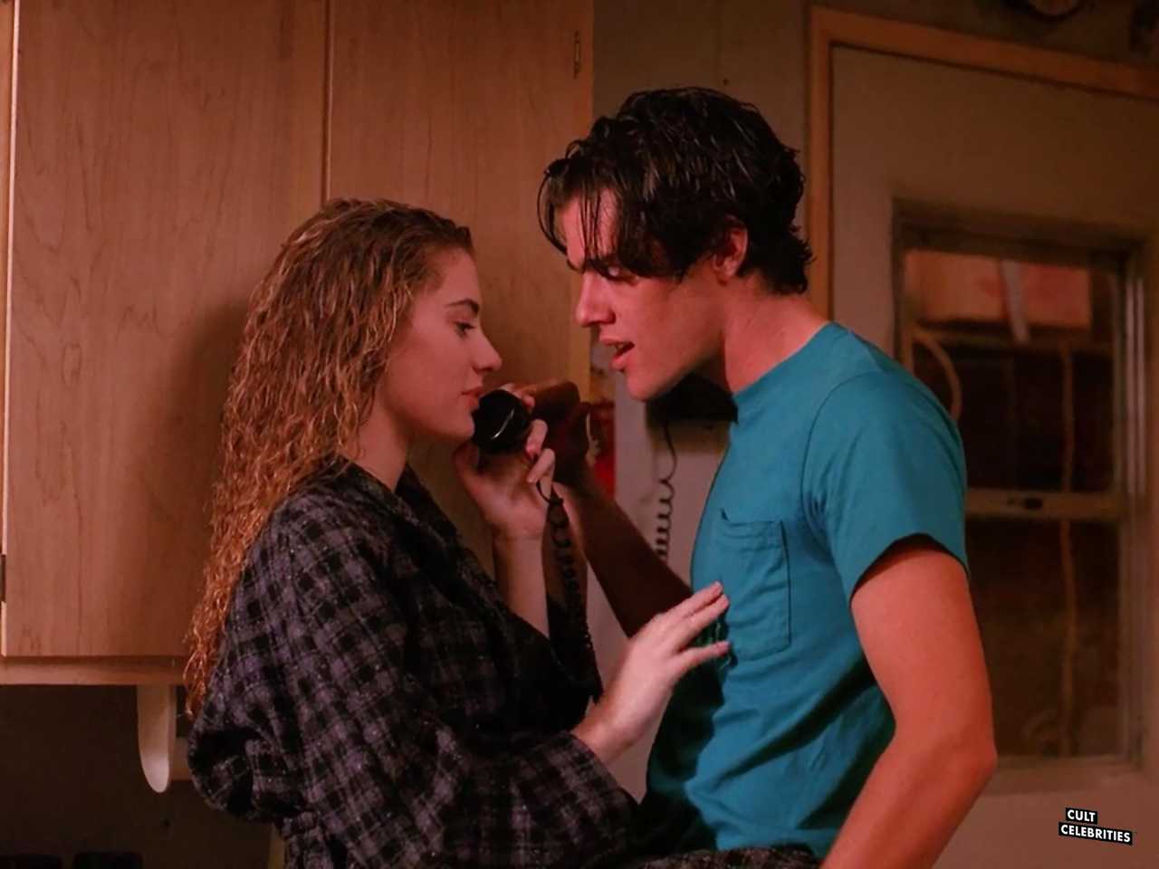 Mädchen Amick and Dana Ashbrook in Twin Peaks (1990)