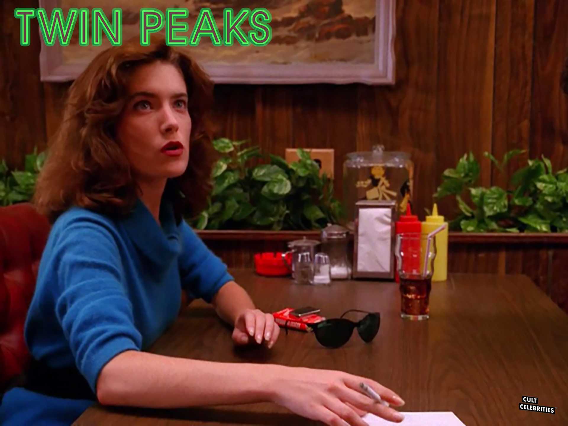 Lara Flynn Boyle in Twin Peaks (1990)