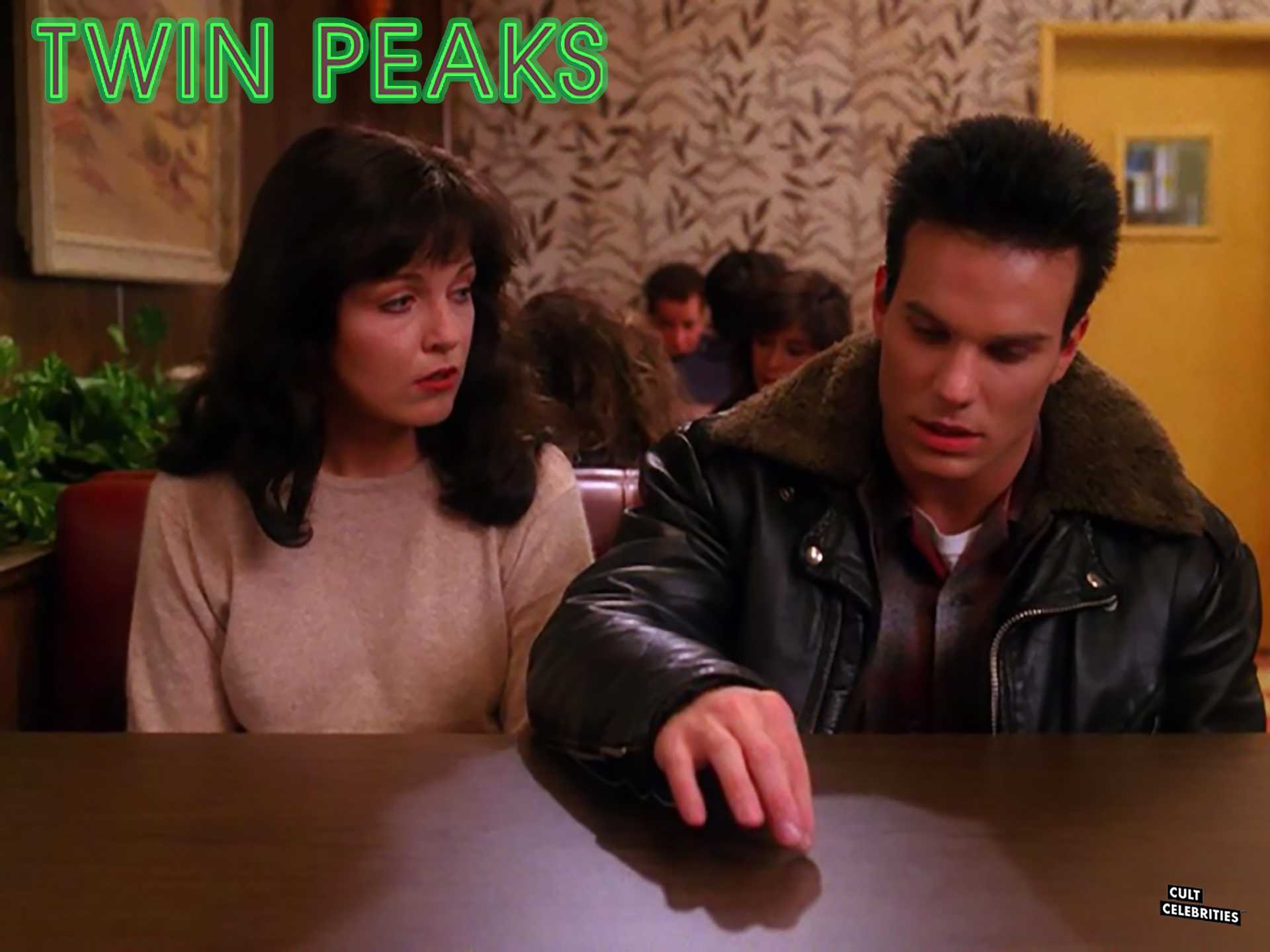 Sheryl Lee and James Marshall in Twin Peaks (1990)