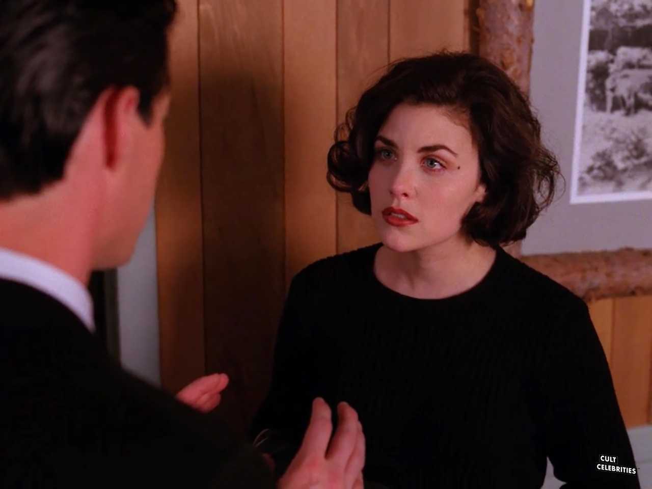Sherilyn Fenn and Kyle MacLachlan in Twin Peaks (1990)