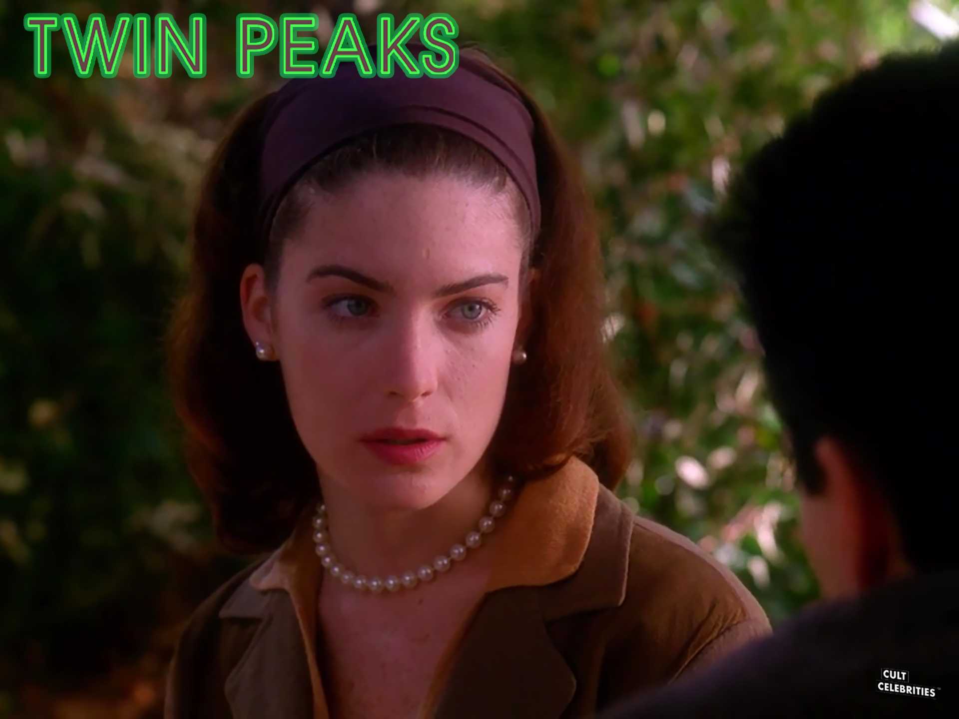 Lara Flynn Boyle in Twin Peaks (1990)