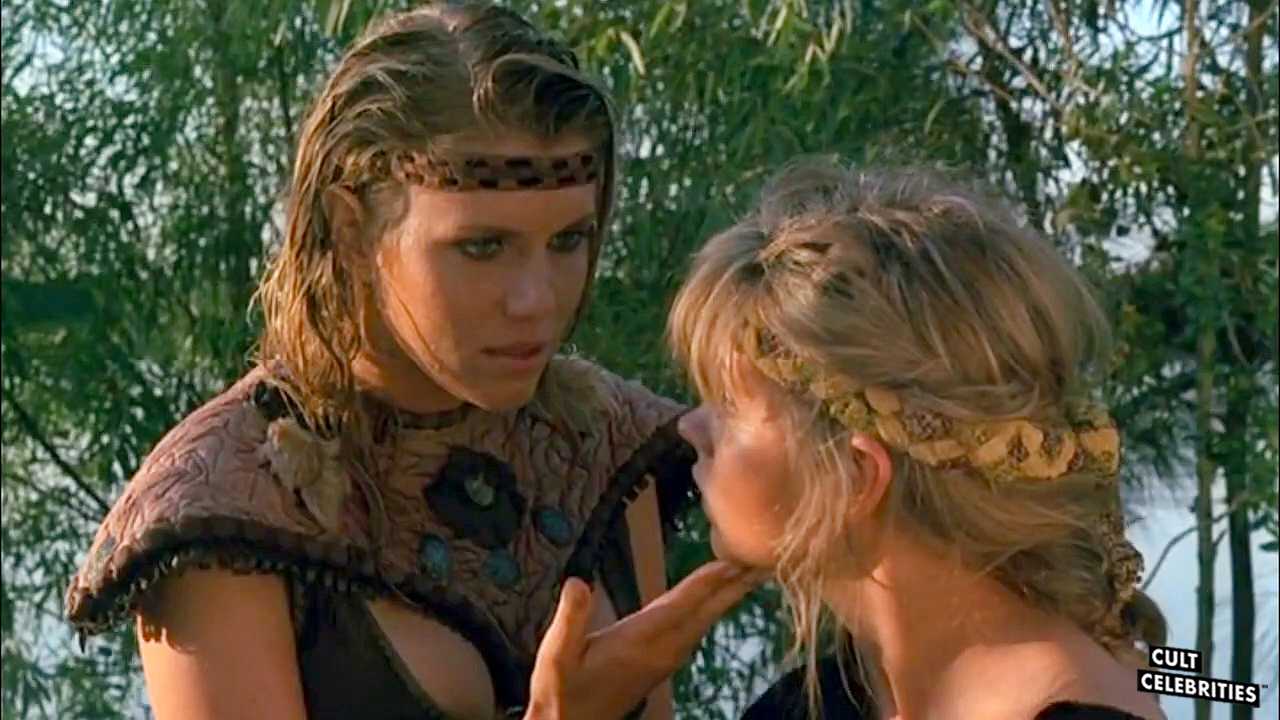 Lana Clarkson and Dawn Dunlap in Barbarian Queen (1985)